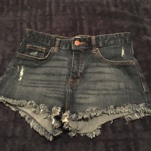 Dark rinse Jean shorts. EUC